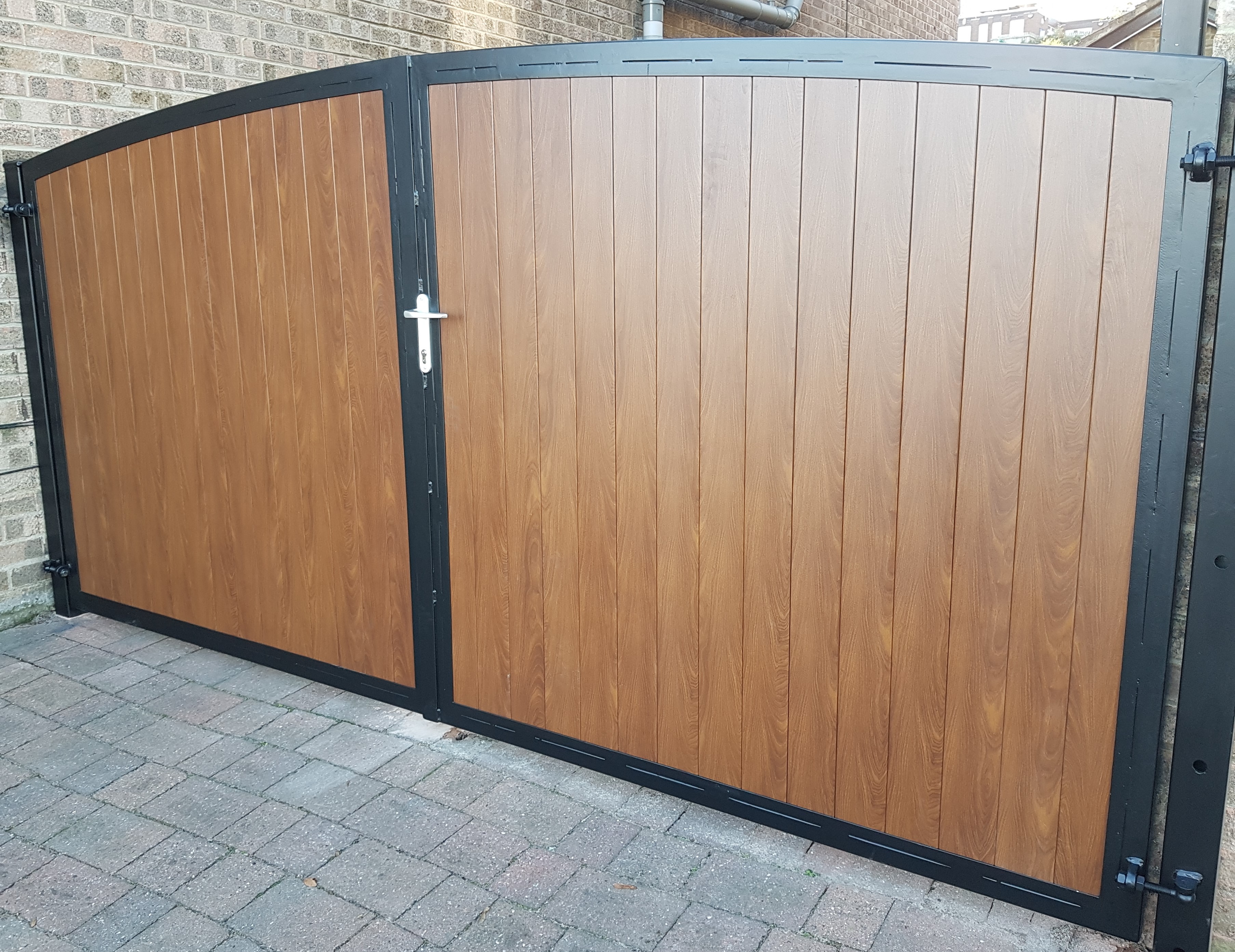 Sherwood Metal Driveway Gate With Knotwood Aluminium Infill